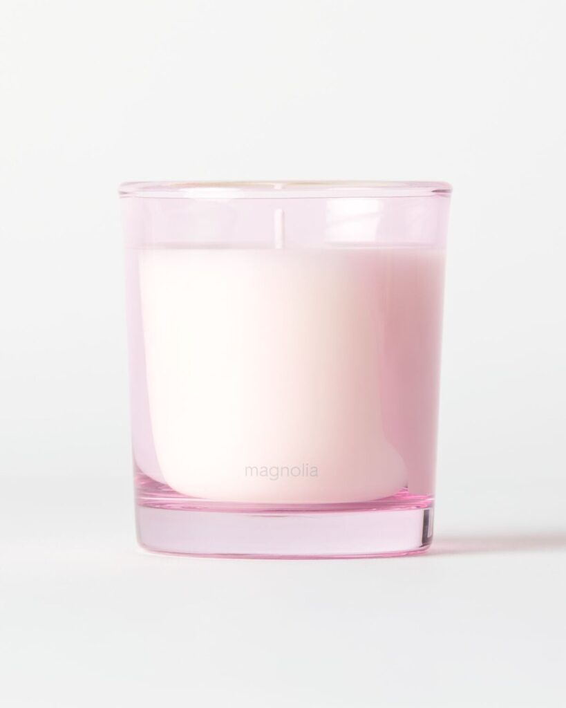 geurkaars in glas ⌀7x8cm magnolia van HEMA