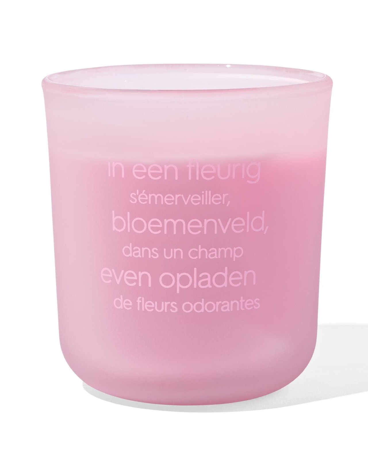 geurkaars tussen de bloemen van HEMA
