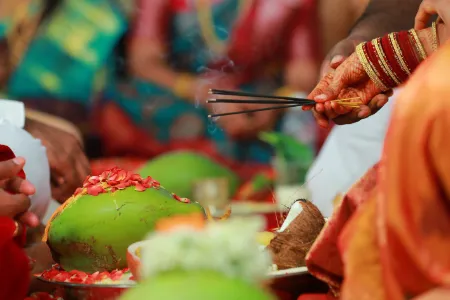 De Spirituele Betekenis van Wierook: Het Verbinden van de Hemel en de Aarde
