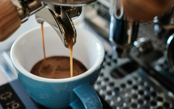 Waarom je koffie thuis net anders smaakt dan in dat ene café