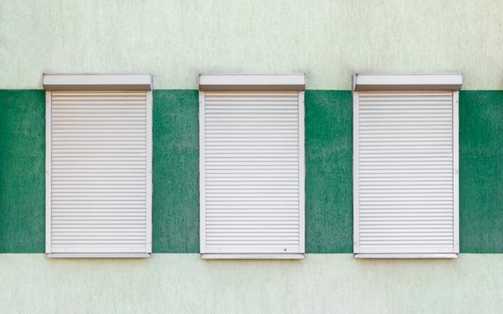 Slimme zonwering voor elke hoek van het huis: ontdek de kracht van afwijkende rolluiken