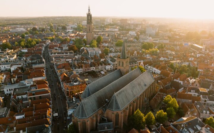 Een huis kopen in Amersfoort: dit moet je weten over de wijken en de markt