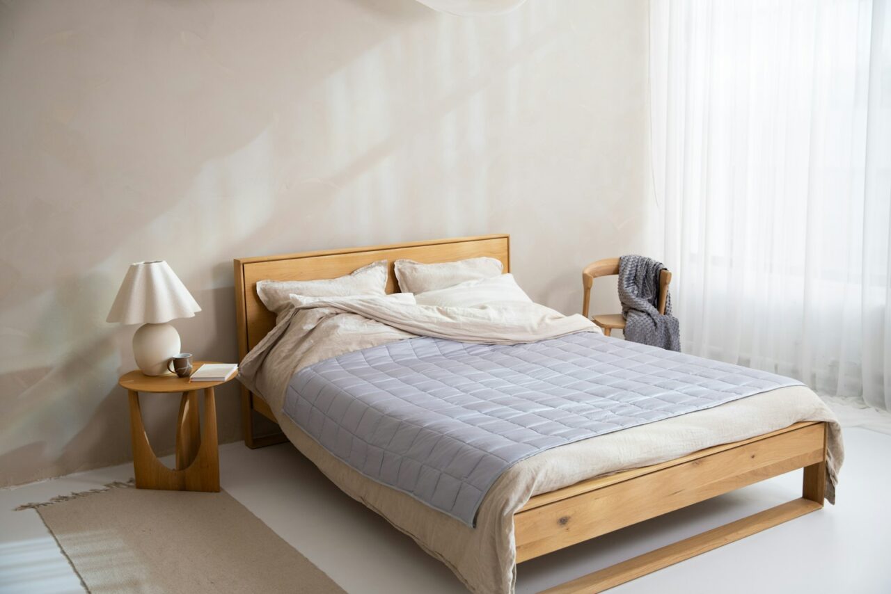 Rustige slaapkamer: welke geur helpt en welke upgrades je overslaat