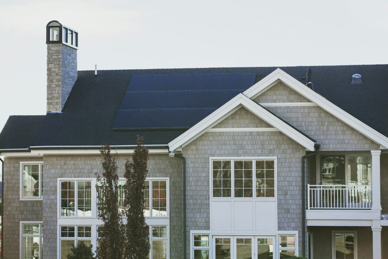 Zonnepanelen collectief inkopen: levert dat echt korting op