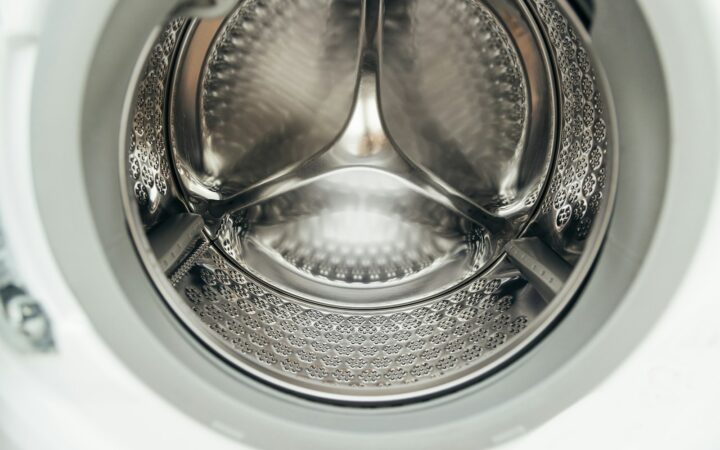 Wasmachine stinkt: zo maak je hem schoon en ruikt je was weer fris